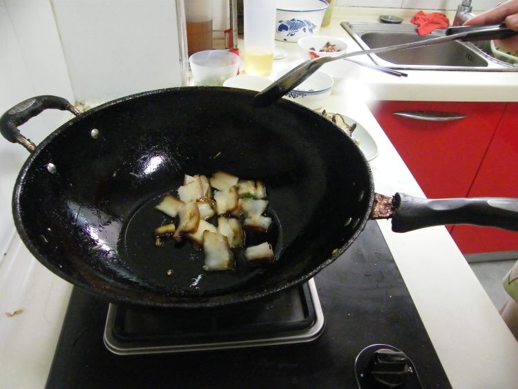 肥肉炒白菜步骤3