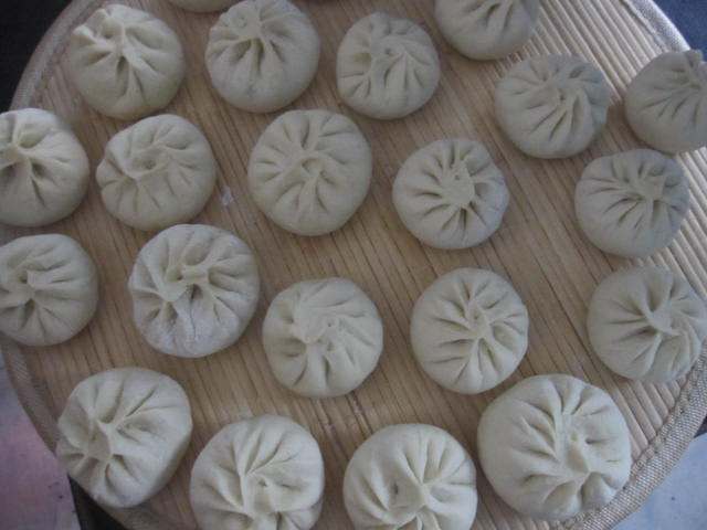 白菜鲜鱿肉包子步骤15
