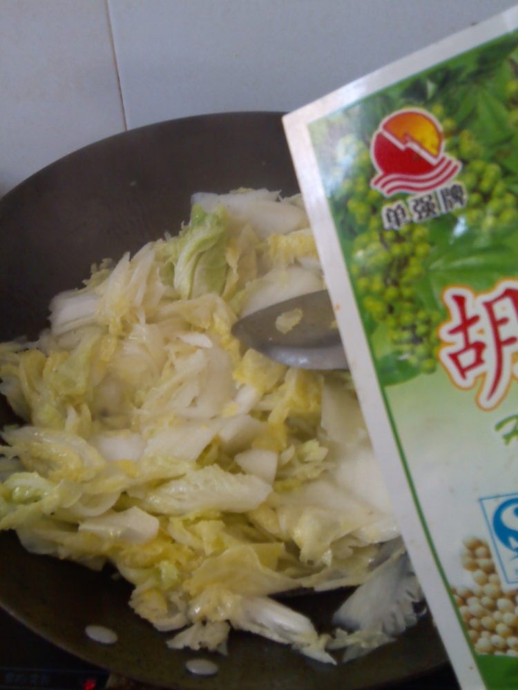 土豆片炖白菜片步骤5