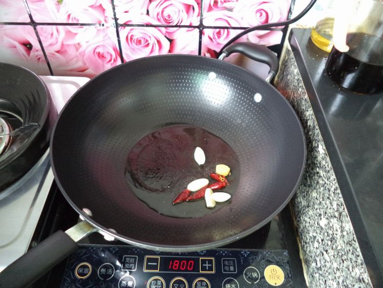 烧肉炖白菜豆腐步骤3