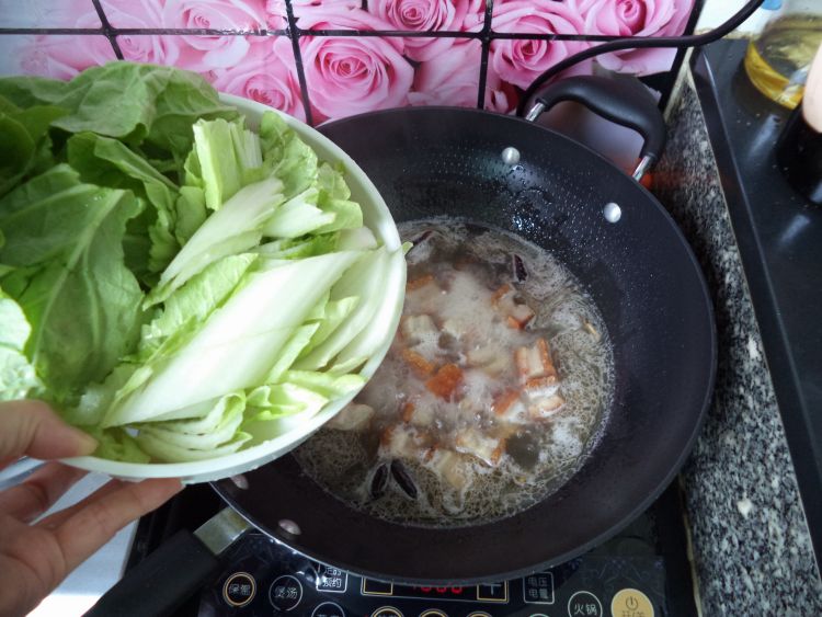 烧肉炖白菜豆腐步骤1