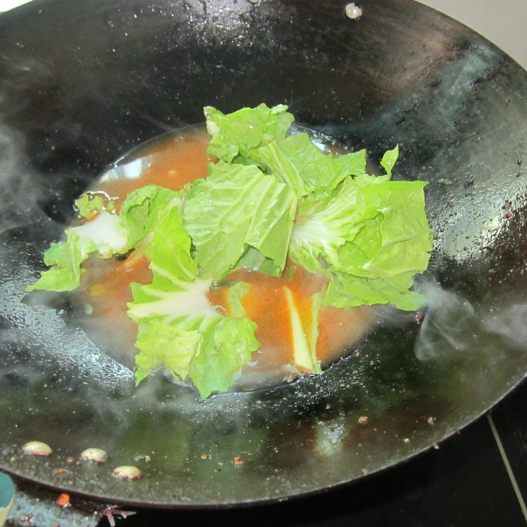 白菜金针菇煮粉皮步骤6