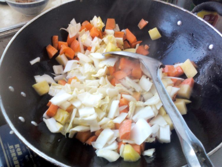 土豆胡萝卜炖冻豆腐步骤4