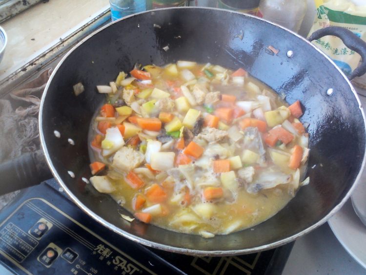 土豆胡萝卜炖冻豆腐步骤6