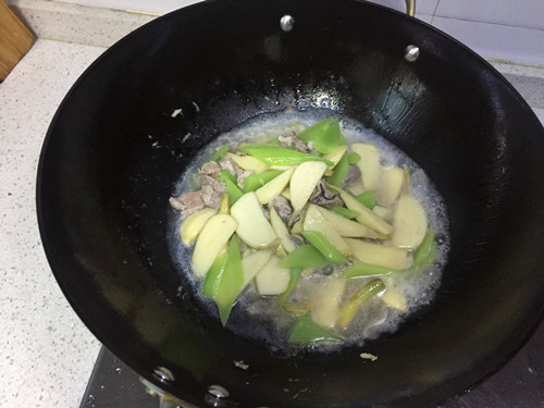 茨菇莴笋炒肉片步骤6