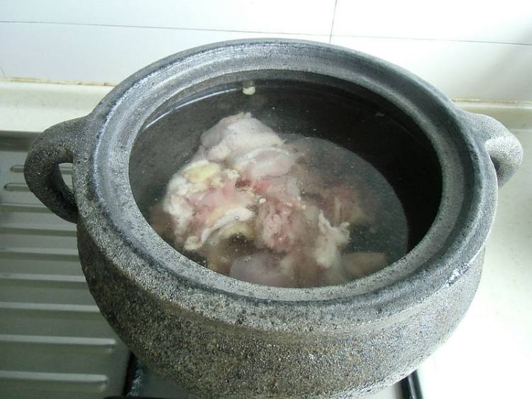 莴笋炖鸡步骤4
