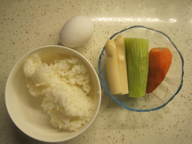 莴笋蛋炒饭步骤1
