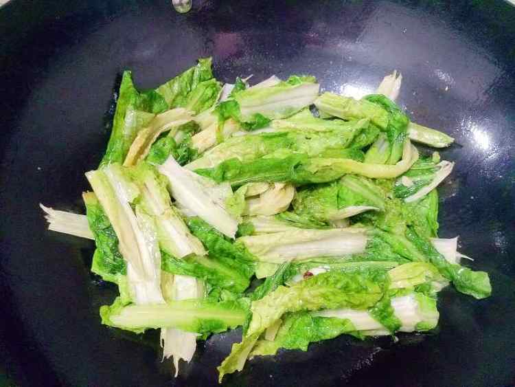清炒莴笋叶步骤5