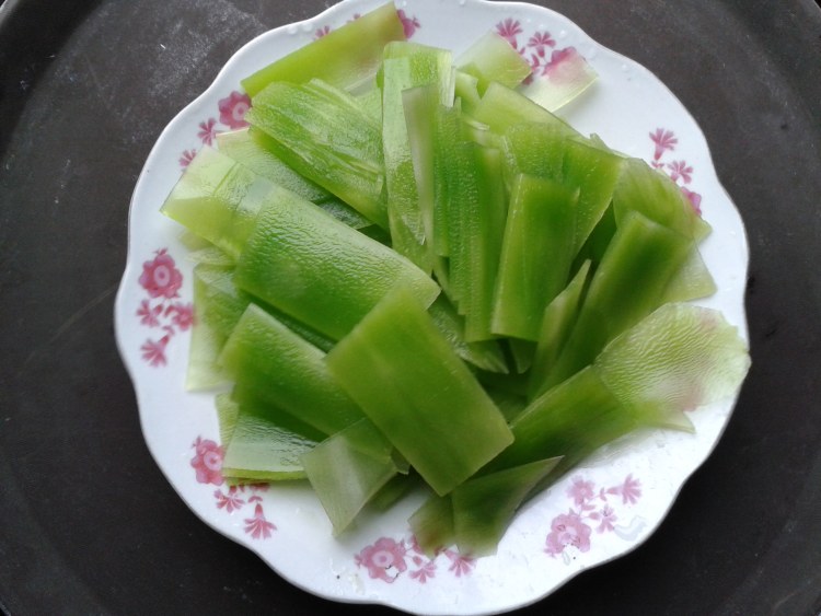 清炒莴笋片步骤2