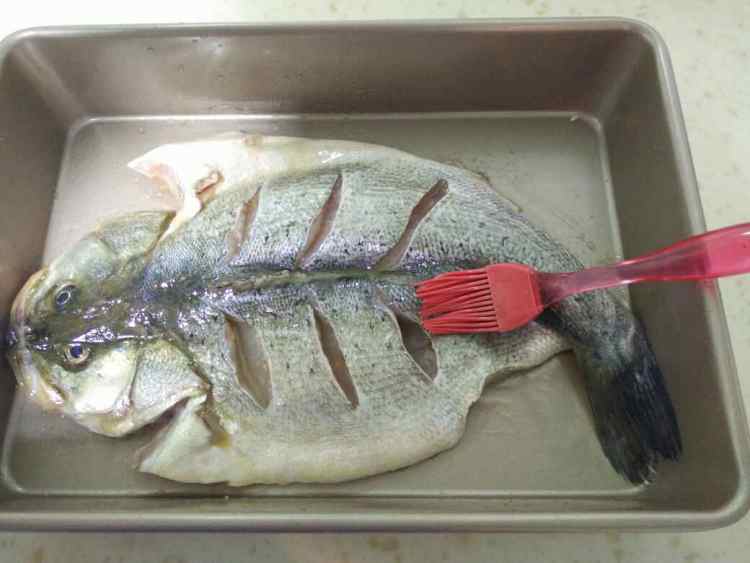 辣烤鲈鱼步骤3