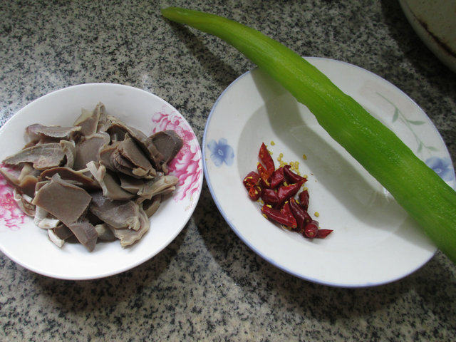 鹅胗炒莴笋步骤1