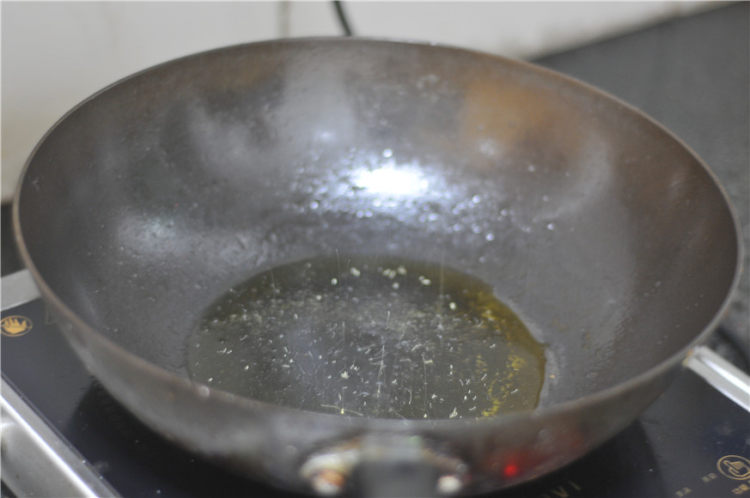 莴笋炒油豆腐步骤2