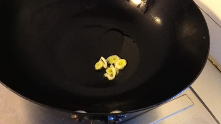 蒜蓉葱油莴笋步骤8