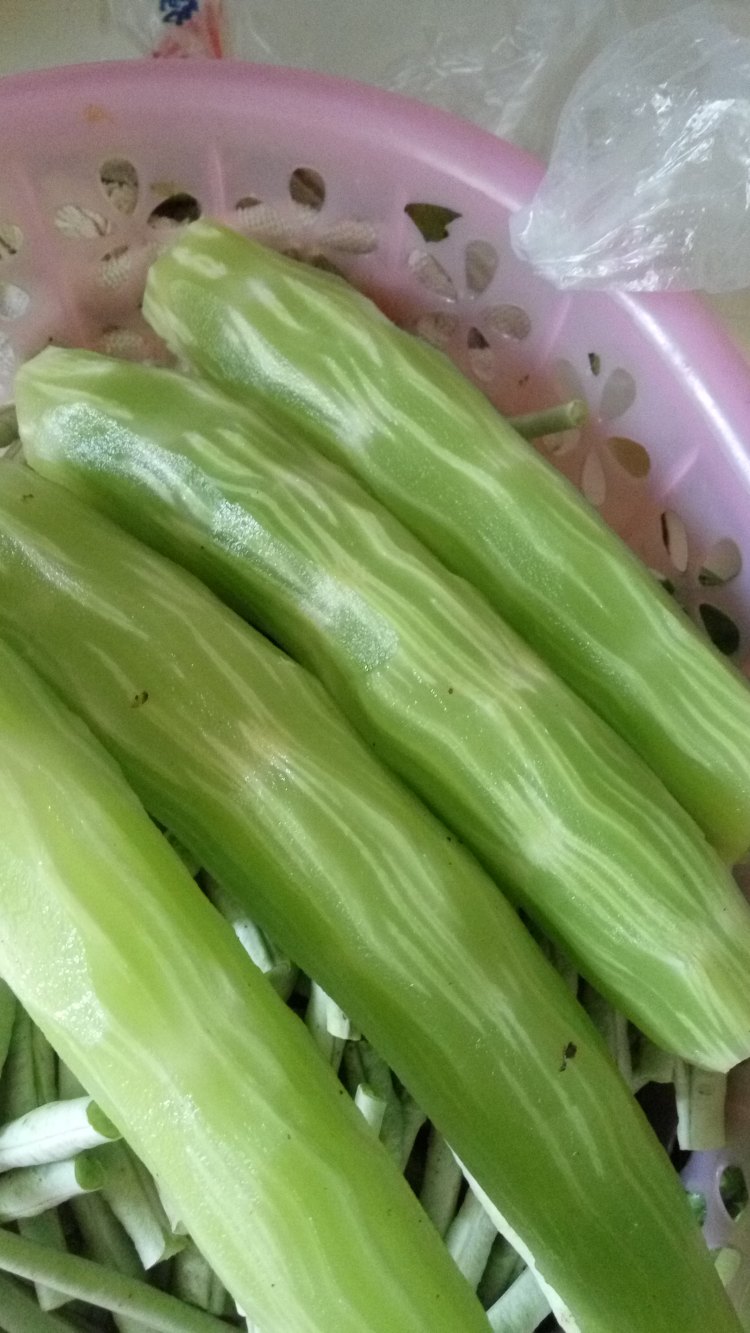 五花肉炒莴笋步骤1
