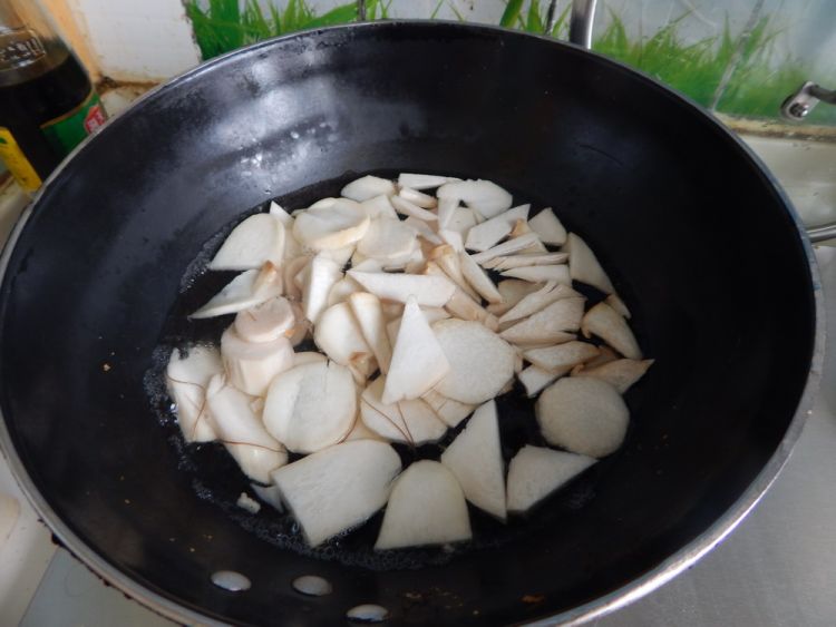 莴笋炒杏鲍菇步骤3