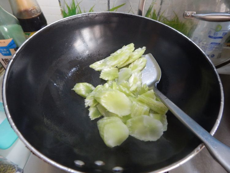 莴笋蛋花汤步骤3