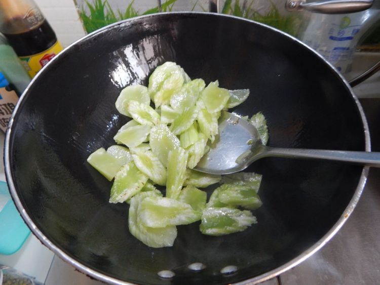 莴笋蛋花汤步骤4