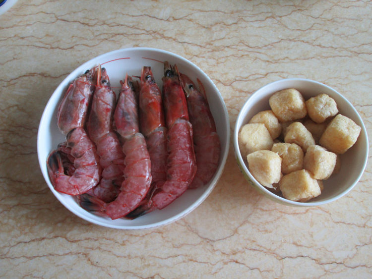菌菇杂烩海鲜煲步骤2