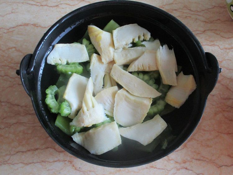 菌菇杂烩海鲜煲步骤5