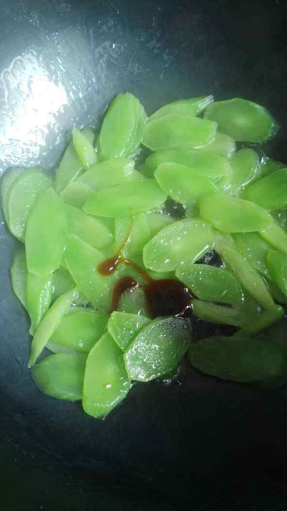 莴笋炒牛肉干步骤5