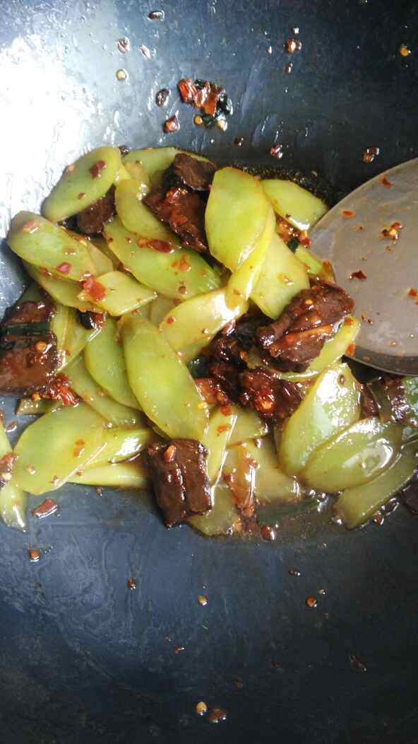 莴笋炒牛肉干步骤7