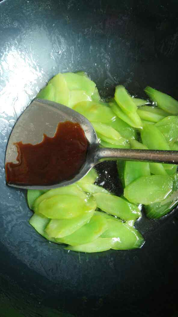 莴笋炒牛肉干步骤6