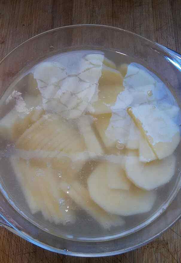 肉炒青笋土豆片步骤3
