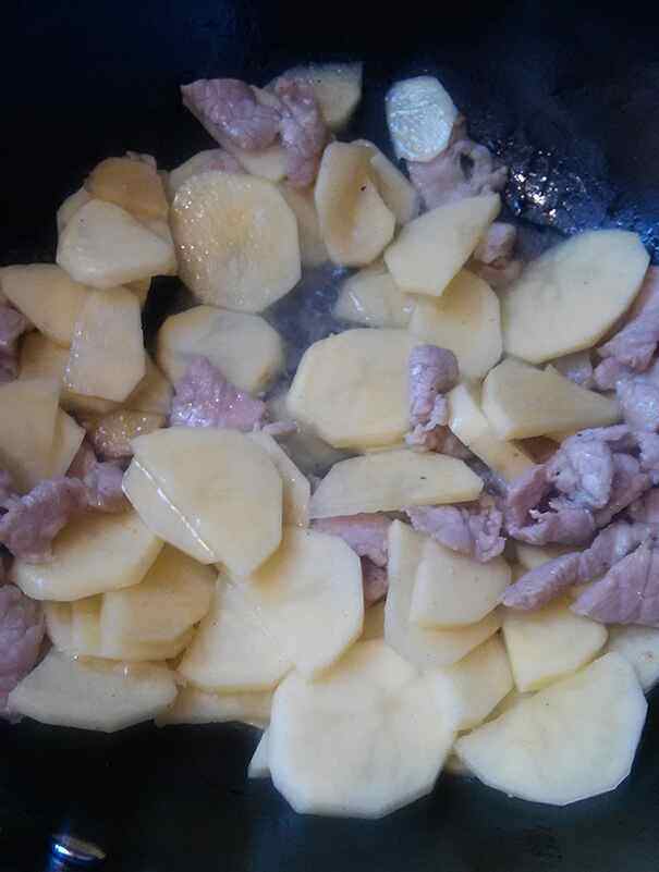 肉炒青笋土豆片步骤8