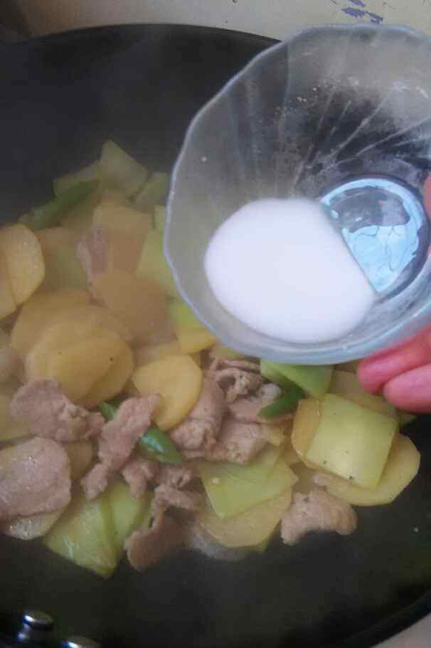 肉炒青笋土豆片步骤12
