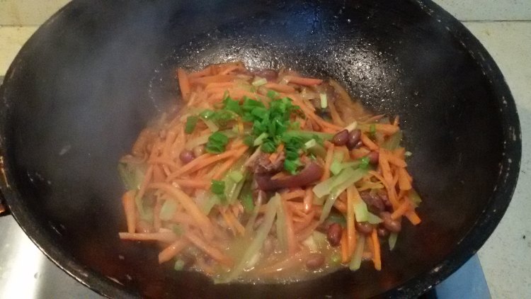 肉香萝卜莴笋丝步骤9