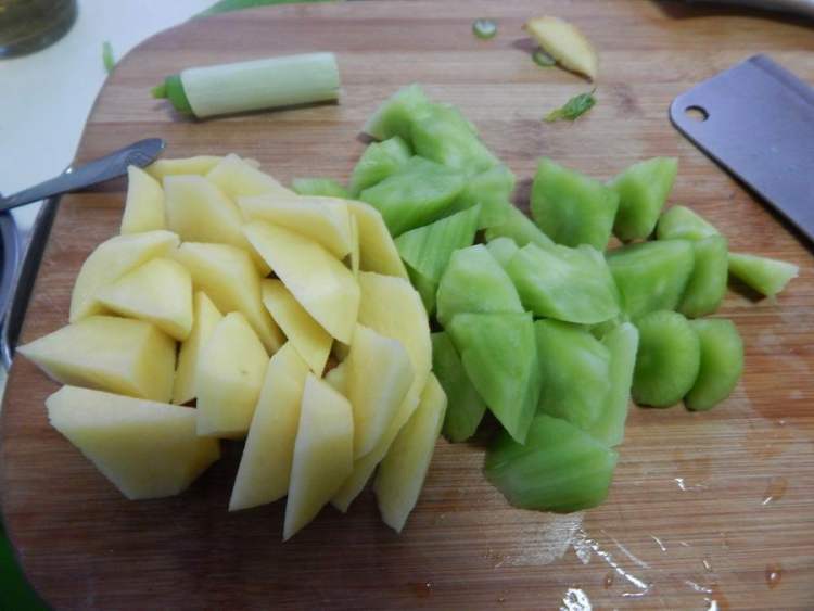 香辣土豆炖鸡软骨步骤8