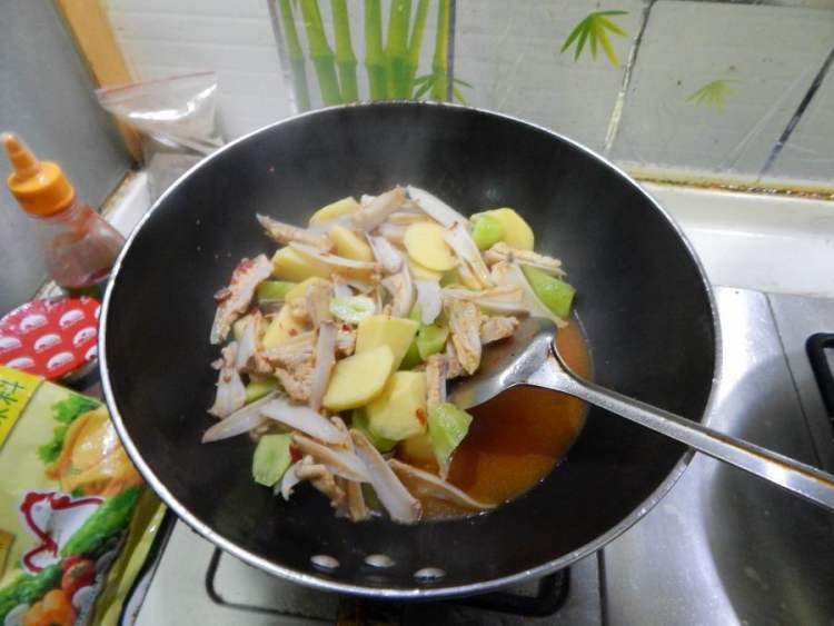 香辣土豆炖鸡软骨步骤11