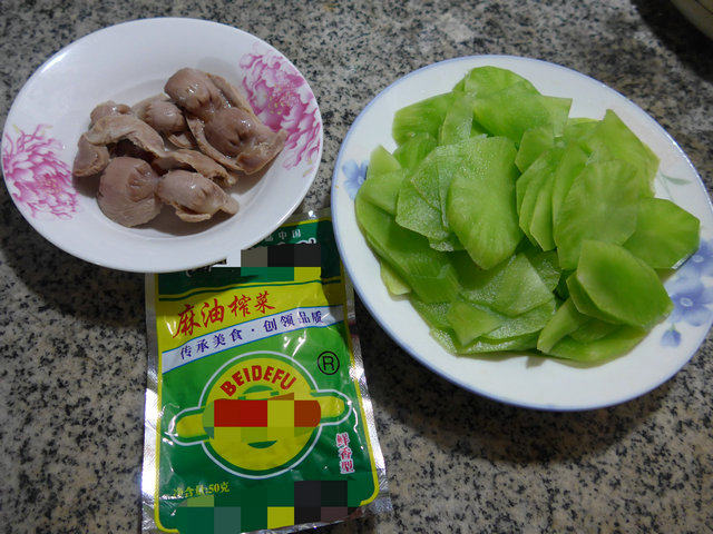 榨菜丝鸡胗炒莴笋步骤1