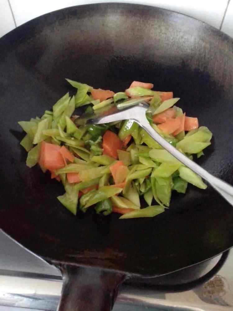 蘑菇笋片步骤6