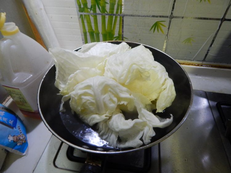 包菜蛋皮卷步骤7