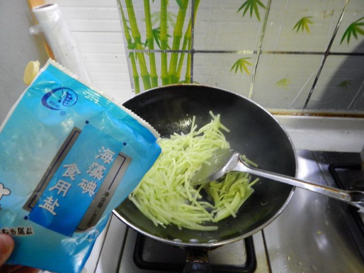 包菜蛋皮卷步骤10