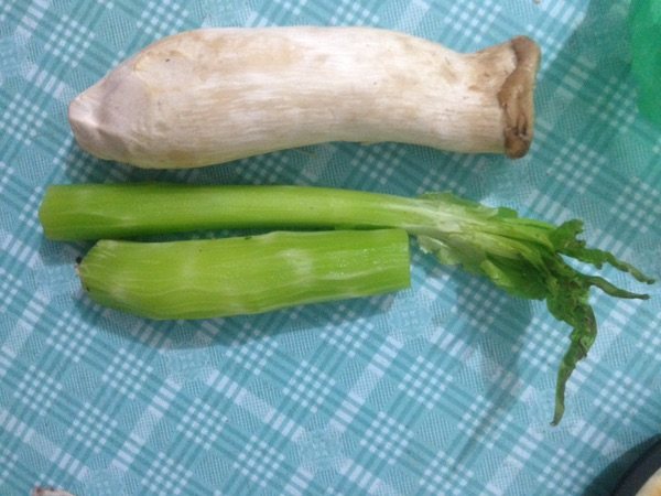 杏鲍菇炒莴笋步骤1