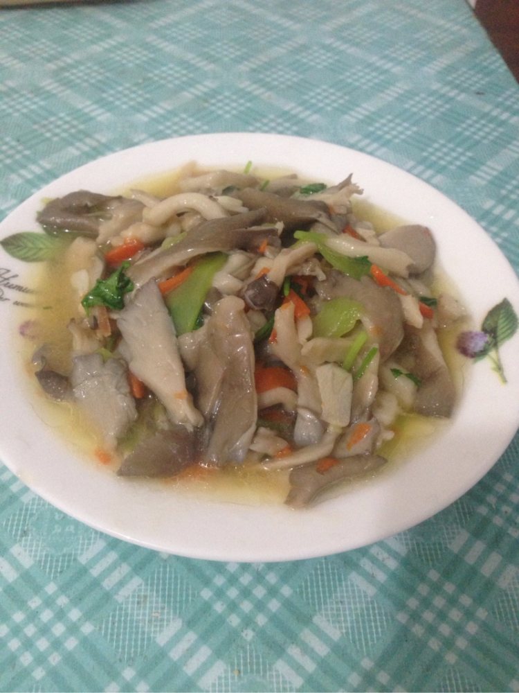 平菇炒莴笋步骤9