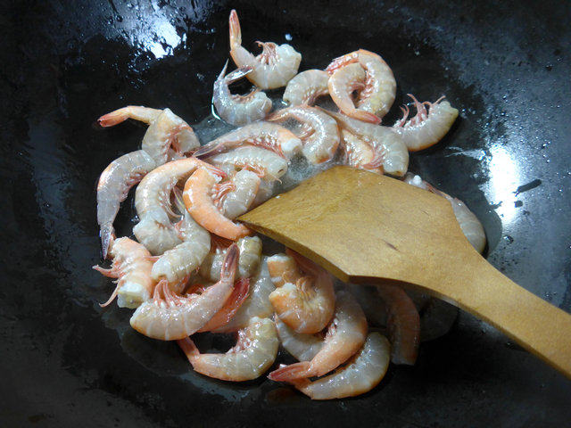 莴笋炒海虾步骤3
