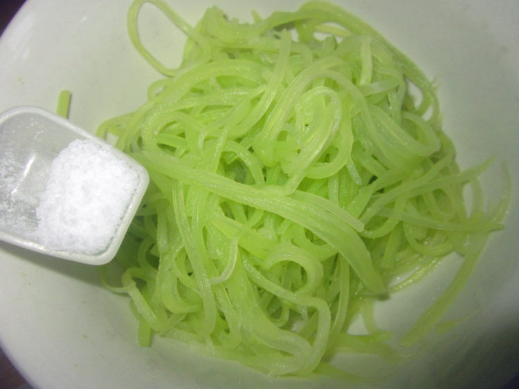 花生莴笋丝步骤5