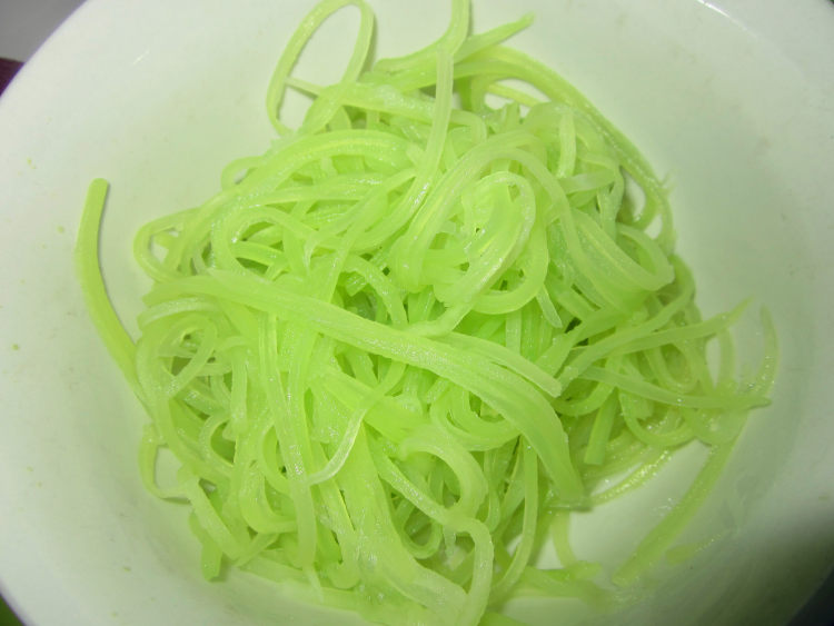 花生莴笋丝步骤4