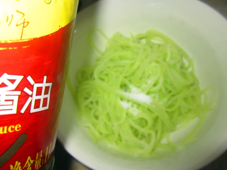 花生莴笋丝步骤7