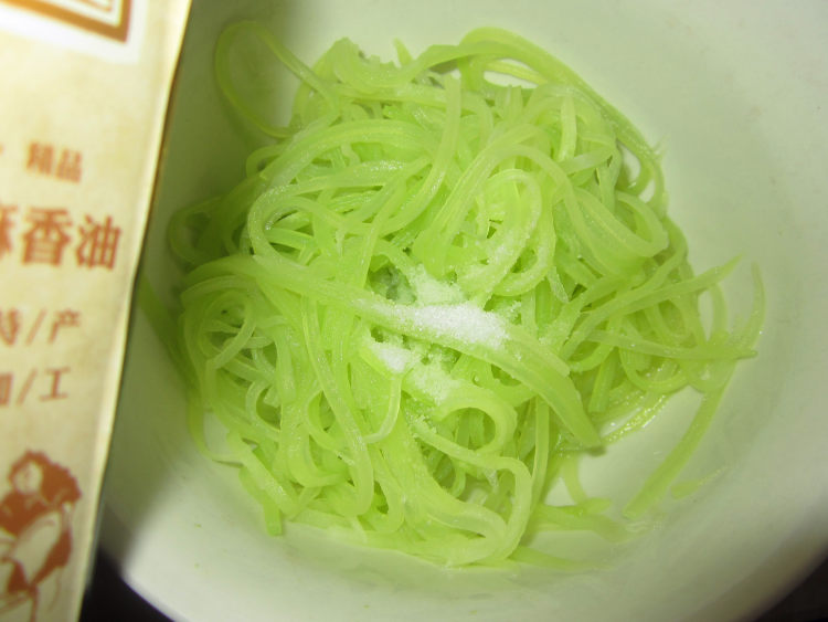 花生莴笋丝步骤8