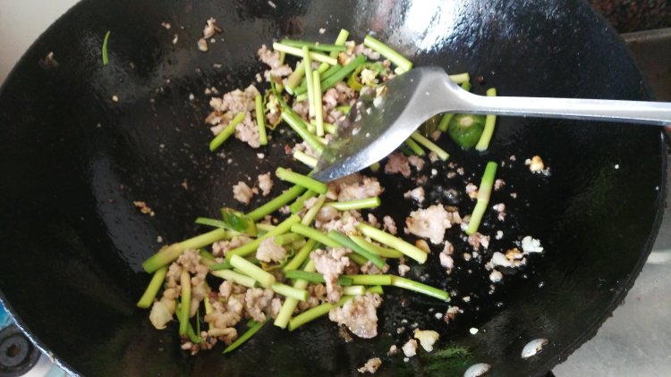 蒜苔炒莴笋步骤6