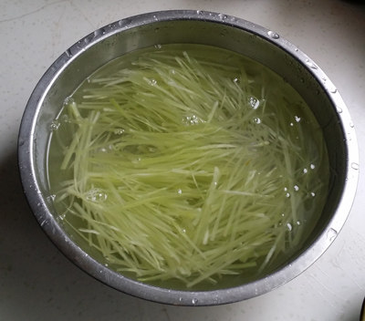 麻酱莴笋丝步骤4