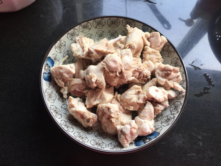 兔肉烧时蔬步骤1