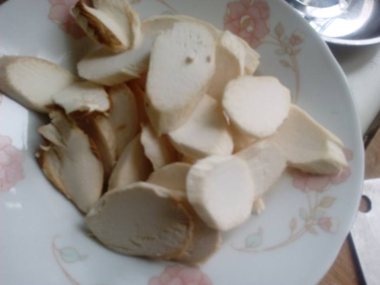蚝油莴笋杏鲍菇炒肉步骤2
