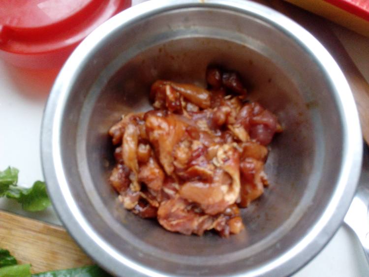 蚝油莴笋杏鲍菇炒肉步骤3