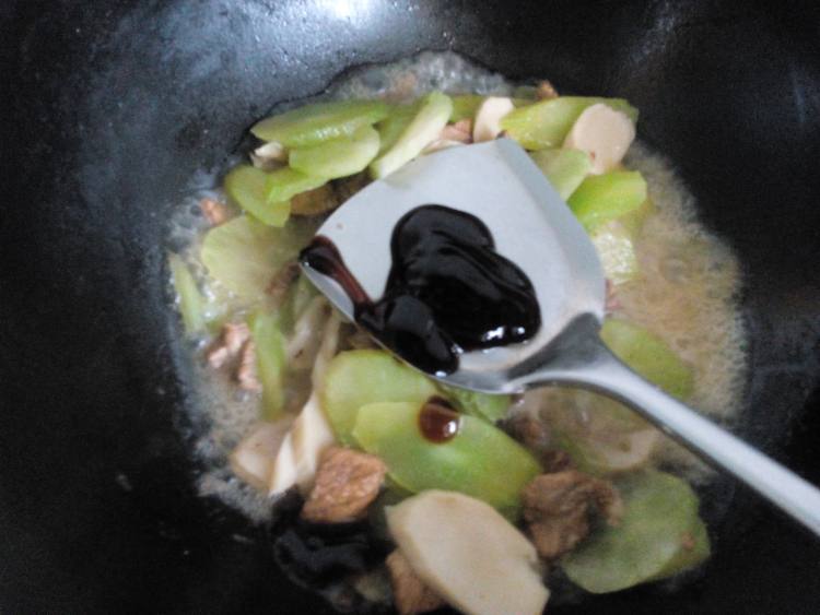 蚝油莴笋杏鲍菇炒肉步骤10