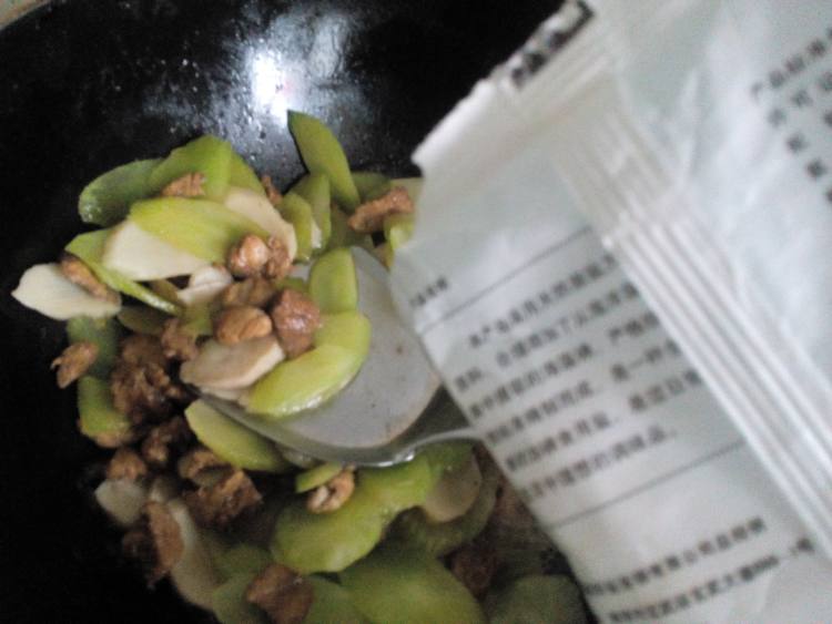 蚝油莴笋杏鲍菇炒肉步骤9